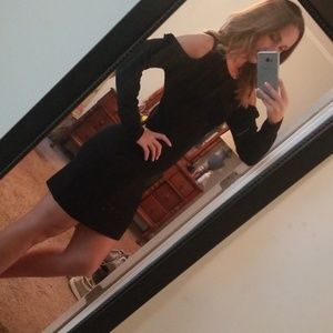 SOFT KNIT SHOULDER PEEKABOO